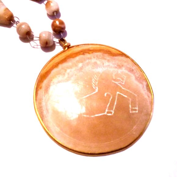Vintage Mexican Agate Etched Pendant Necklace - Picture 3 of 6